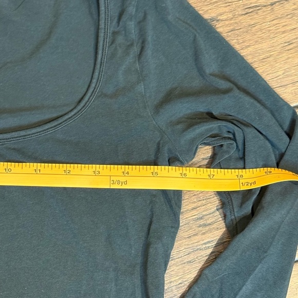 SKIMS Vintage Long Sleeve Scoop Neck top size L - Picture 5 of 7